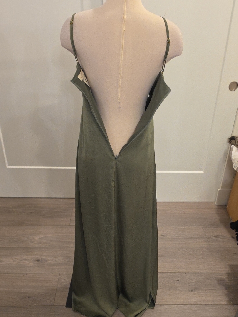Boamar olive color Cutout Maxi Dress with Keyhole Front size S. New with tags - Picture 8 of 8